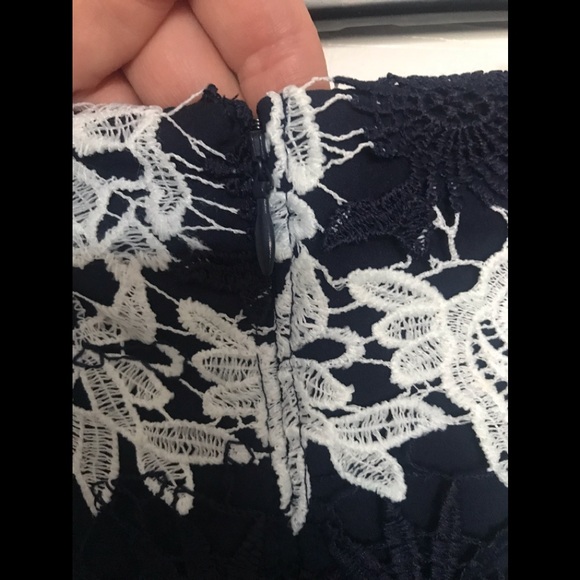 Banana Republic Lace Skirt - Picture 2 of 8